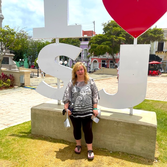 Meet your Posher, Tracy - Picture 1 of 1